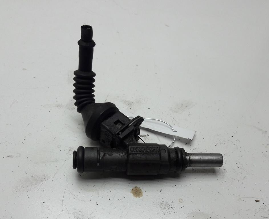 форсунка Volkswagen Passat B5 1999, 1.8 л., бензин, МКПП, синий, универсал, 06B133551B