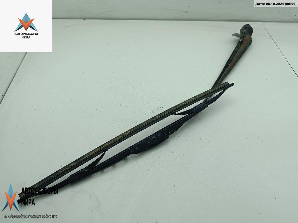 Щеткодержатель (поводок стеклоочистителя) передний Mitsubishi L300 2 поколение 1989, 2.5 л., дизель, МКПП, белый, микроавтобус - фото №1