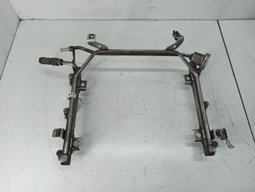 топливная рампа Audi A6 C5 2002, 2.4 л., бензин, МКПП, чёрный, седан, 078133681AJ