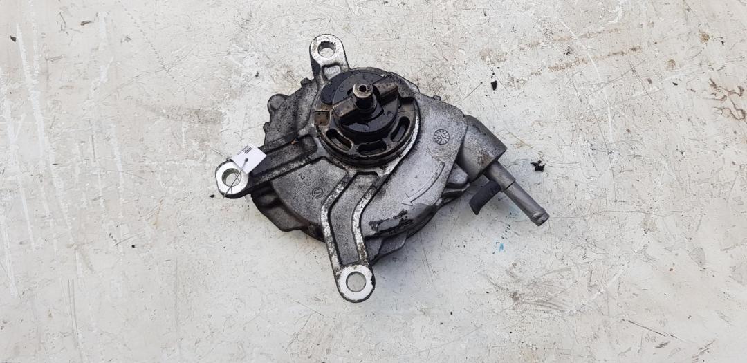 насос вакуумный Toyota RAV4 XA30 2006, 2.2 л., дизель, МКПП, чёрный, внедорожник 5 дв., 29300-0W030