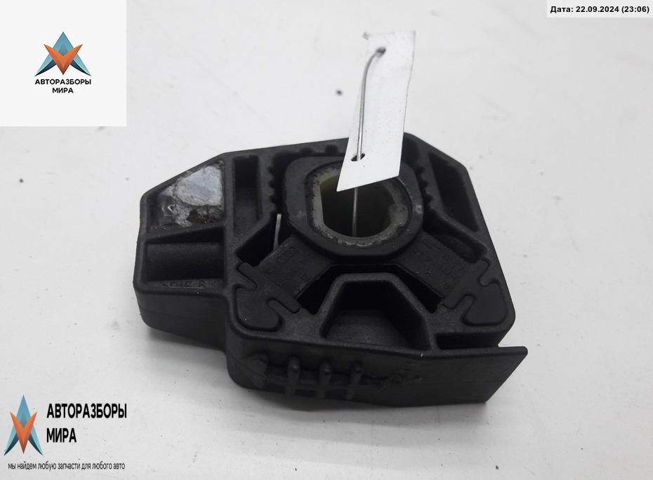 кронштейн радиатора Volkswagen Golf 4 поколение 2002, 1.6 л., бензин, МКПП, чёрный, хетчбэк 5 дв., 1J0806155 - фото №1