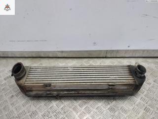 радиатор интеркулера Land Rover Discovery 3 поколение 2006, 2.7 л., дизель, АКПП, красный, внедорожник 5 дв.