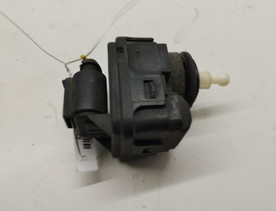 корректор фар Audi A3 8L 1998, 1.9 л., дизель, МКПП, чёрный, хетчбэк 3 дв., 8L0241295
