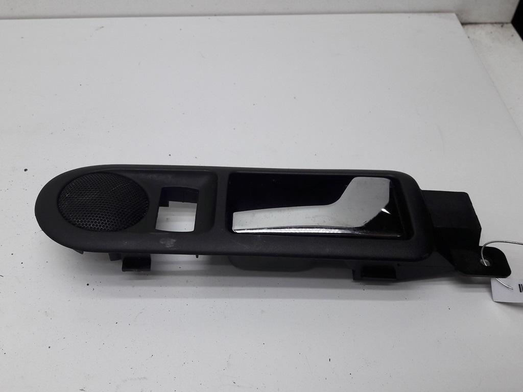 ручка внутренняя задняя правая Volkswagen Golf 4 поколение 2003, 1.9 л., дизель, МКПП, серый, универсал, 3B0839114 - фото №1