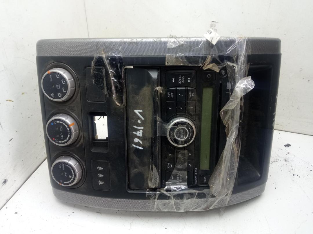 консоль салона (центральная часть) Nissan X-Trail T31 2008, 2.0 л., дизель, МКПП, серый, внедорожник 5 дв.