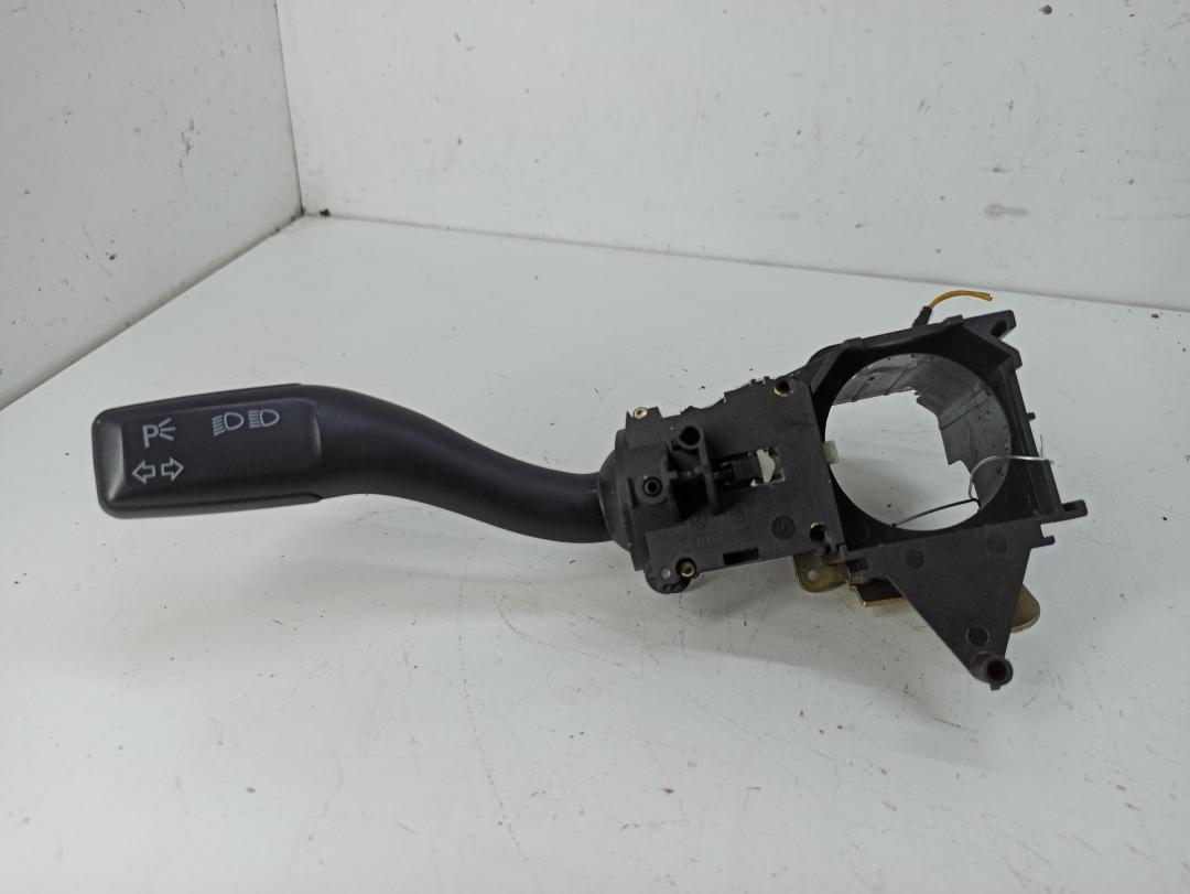 переключатель поворотов Audi A4 B6 2003, 2.0 л., бензин, МКПП, чёрный, универсал, 4E0953513A
