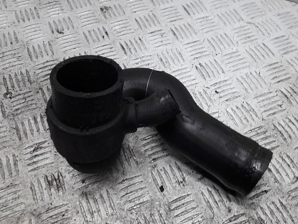 патрубок интеркулера Volkswagen Passat B5 1998, 1.8 л., бензин, МКПП, синий, универсал, 4B0145832