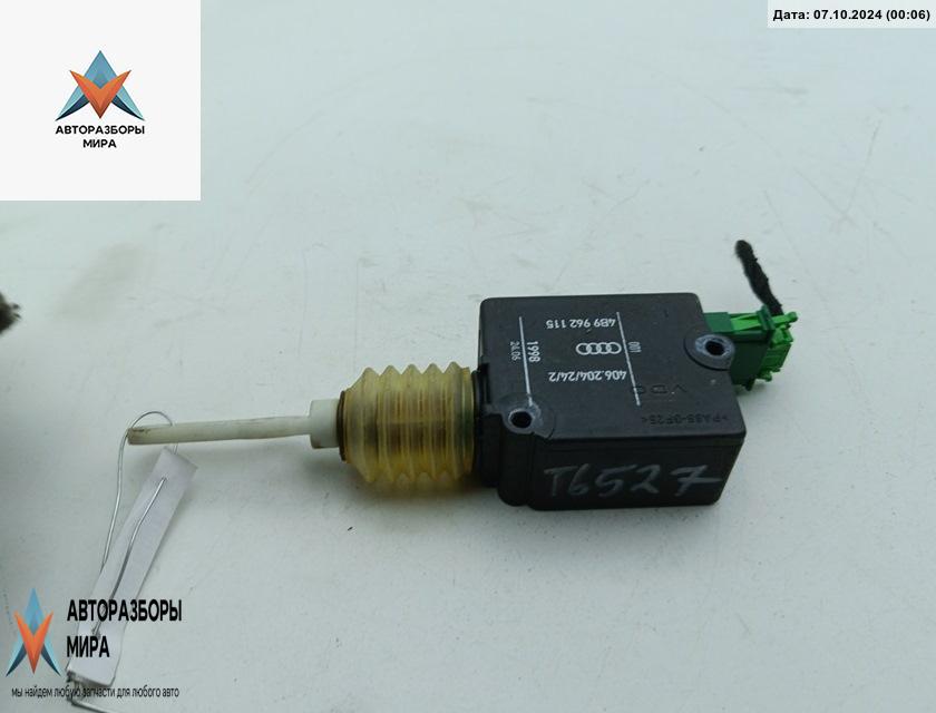 замок лючка топливного бака Audi A6 4B/C5 1998, 2.4 л., бензин, МКПП, синий, универсал, 4B9962115 - фото №1