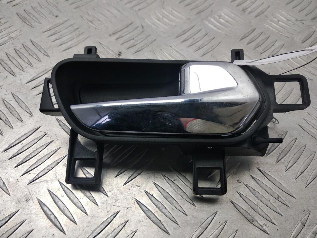 ручка внутренняя задняя правая Nissan Micra 5 поколение K14 2017, 1.5 л., дизель, МКПП, синий, хетчбэк 5 дв., 806705FA6A - фото №1