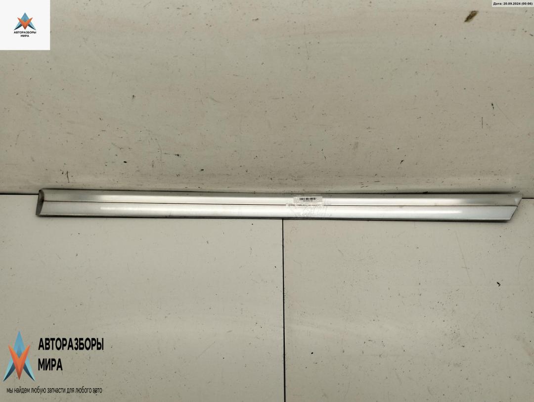 молдинг двери задней левой Volkswagen Phaeton 1 поколение 2007, 3.0 л., дизель, АКПП, серый, седан - фото №1