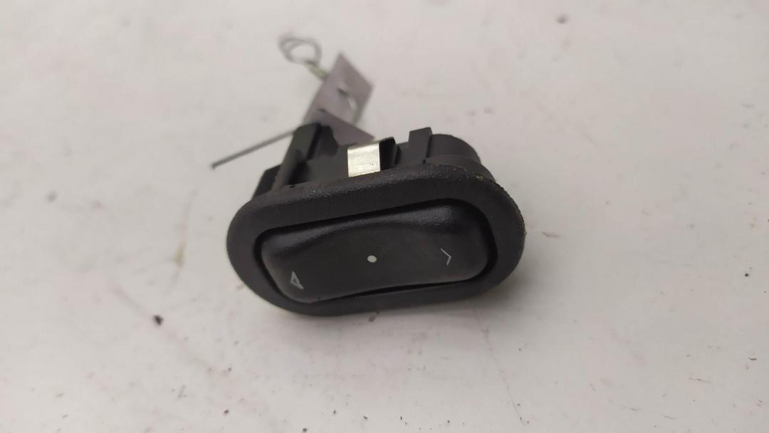 кнопка стеклоподъемника переднего правого Opel Astra G 1999, 1.6 л., бензин, АКПП, красный, хетчбэк 5 дв., 13363100