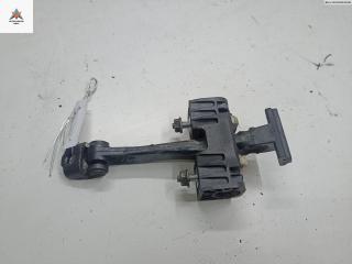 Ограничитель открывания двери задней Opel Astra H/Family [рестайлинг] 2005, хетчбэк 5 дв., 13107851