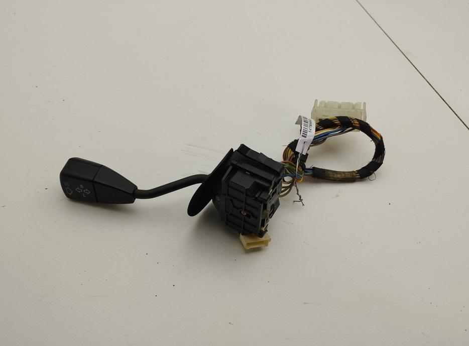 переключатель поворотов BMW 3 E36 1996, 1.6 л., бензин, АКПП, красный, хетчбэк 3 дв., 8360909