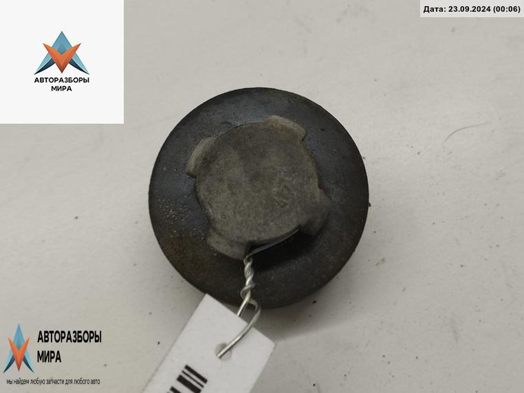 кронштейн радиатора Audi A4 B5 1994, 1.8 л., бензин, МКПП, красный, седан, 8D0121267A - фото №1