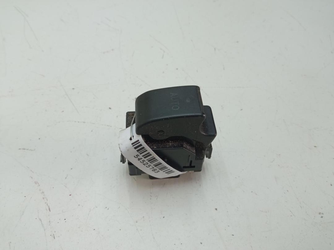 кнопка стеклоподъемника переднего правого Toyota Corolla 2002, 1.6 л., бензин, МКПП, чёрный, хетчбэк 3 дв., 8481008040