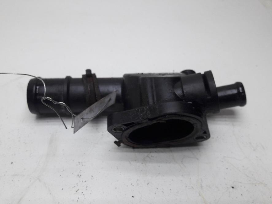 фланец (тройник) системы охлаждения Volkswagen Passat B6 2006, 2.0 л., дизель, МКПП, серый, универсал, 03G121132B