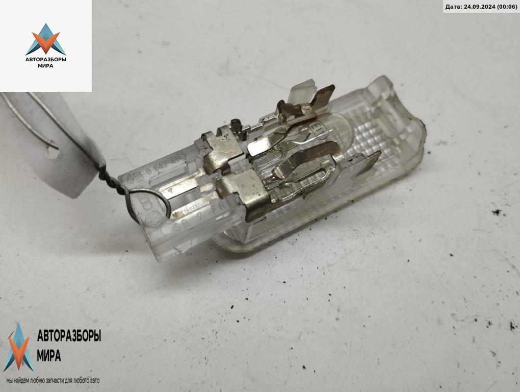 фонарь салона (плафон) Audi A6 4B/C5 2000, 1.8 л., бензин, МКПП, серый, седан, 4B0947415 - фото №1