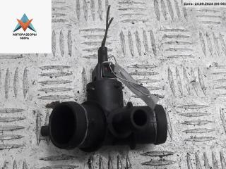 фланец (тройник) системы охлаждения Volkswagen Golf 4 поколение 1998, 2.0 л., бензин, АКПП, серый, хетчбэк 5 дв.