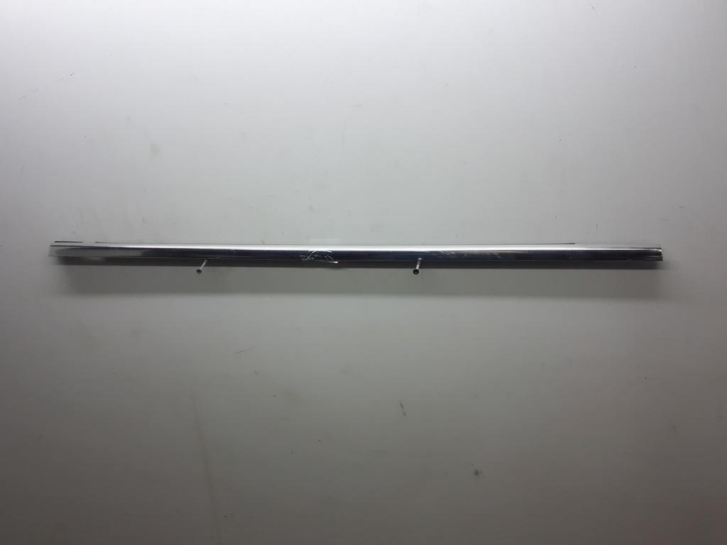 Молдинг стекла двери задней левой наружный Volkswagen Touareg 2003, 4.2 л., бензин, АКПП, синий, внедорожник 5 дв.