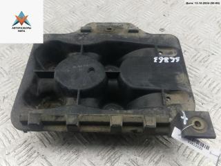 полка аккумулятора Volkswagen Golf 4 поколение 1998, 1.4 л., бензин, МКПП, красный, хетчбэк 3 дв.