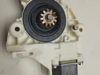 моторчик стеклоподъемника передний левый Ford Focus 2 поколение 2004, 1.6 л., i, МКПП, универсал, 0130822215