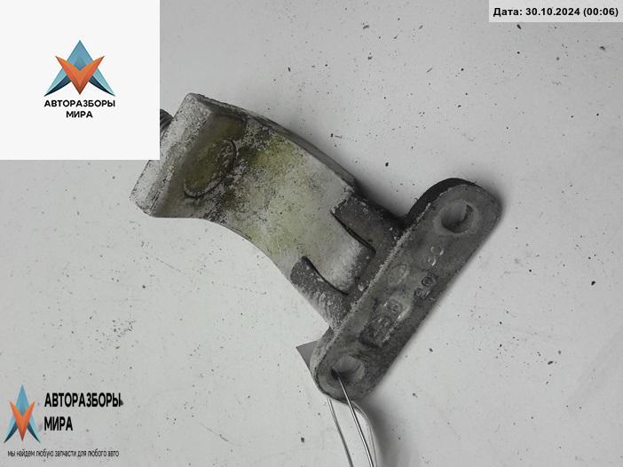 петля крышки багажника Volkswagen Golf 4 поколение 2000, белый, универсал - фото №1