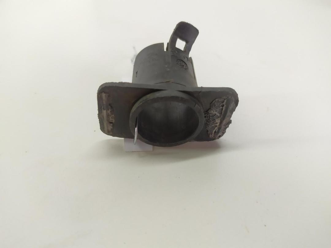 кронштейн (крепление) BMW 5 E39 1999, 2.5 л., бензин, АКПП, серый, универсал, 8219209