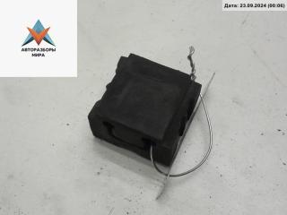 кронштейн радиатора Volkswagen Passat B5 [рестайлинг] 2003, 2.0 л., бензин, МКПП, чёрный, универсал, 8D0260425