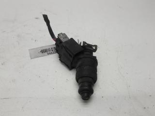 форсунка Volkswagen Golf-4 1998, 1.6 л., бензин, МКПП, чёрный, хетчбэк 5 дв., 037906031AA