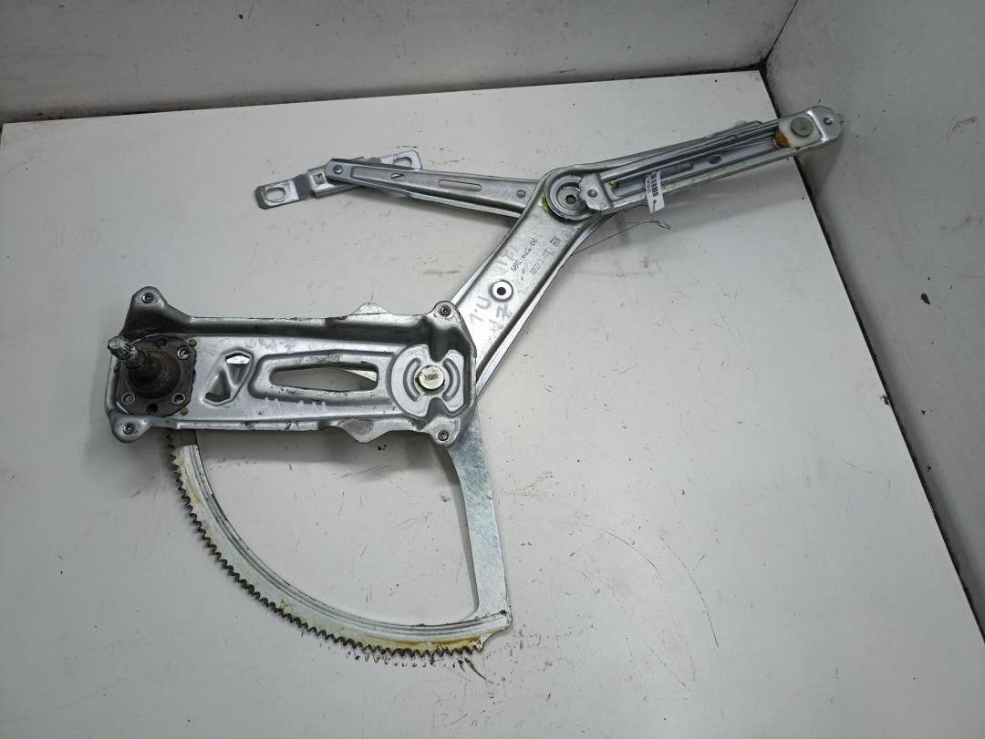 стеклоподъемник передний левый Opel Zafira A 2001, 1.8 л., бензин, АКПП, красный, минивэн, 90579385
