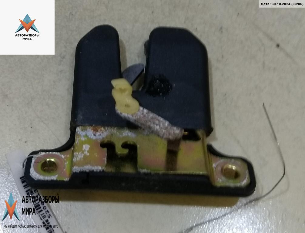 замок багажника Audi A4 B5 1995, седан - фото №1