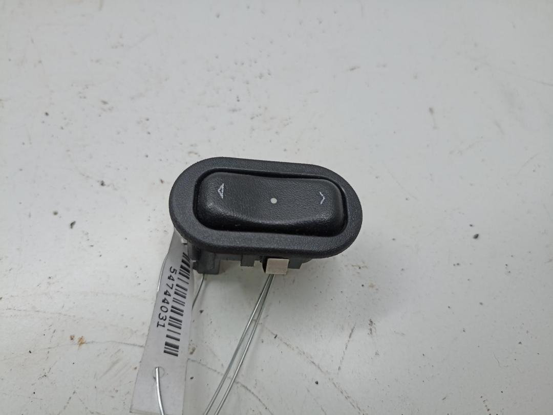 кнопка стеклоподъемника заднего левого Opel Zafira A 2002, 2.2 л., дизель, МКПП, серый, минивэн, 13363100
