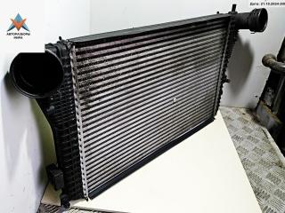 радиатор интеркулера Volkswagen Passat B6 2006, 1.9 л., дизель, МКПП, синий, универсал