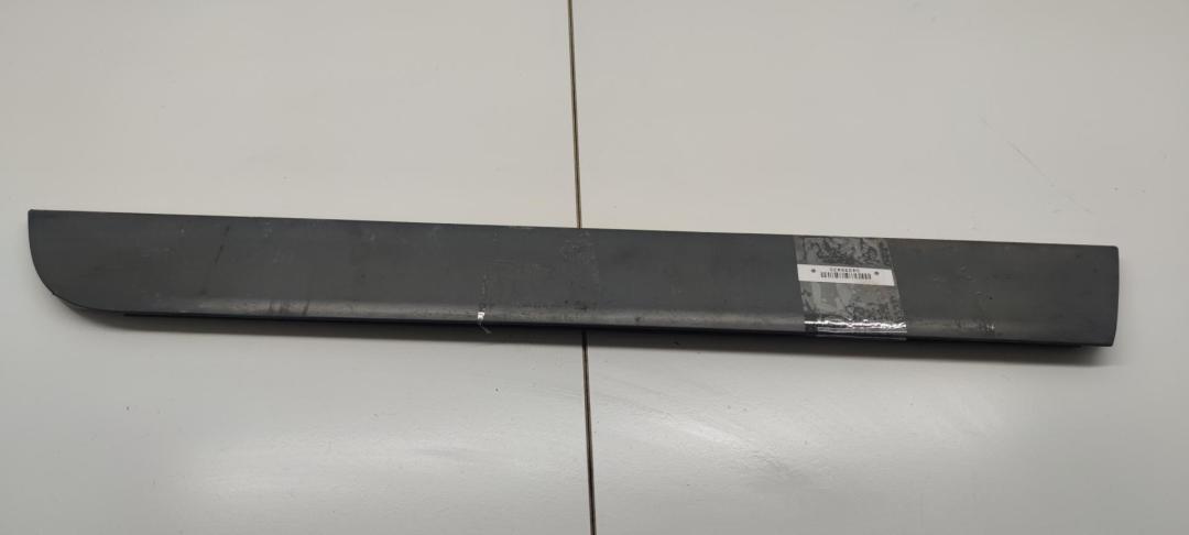 молдинг двери задней правой Audi A4 B6 2003, 3.0 л., бензин, АКПП, серый, универсал, 8E0853970 - фото №1
