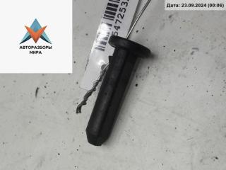 кронштейн радиатора Volkswagen Passat B5 [рестайлинг] 2002, 1.8 л., бензин, АКПП, серый, универсал, 8D0260900