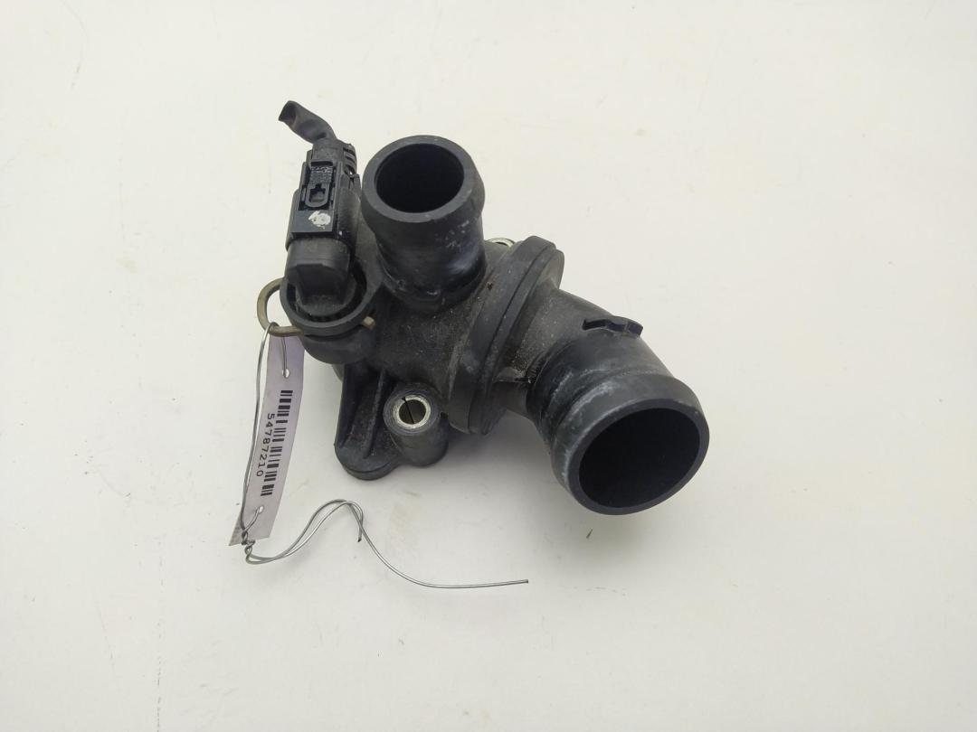 корпус термостата Mercedes-Benz A-Класс W169 2005, 2.0 л., бензин, МКПП, серый, хетчбэк 5 дв., 2662038475 - фото №1