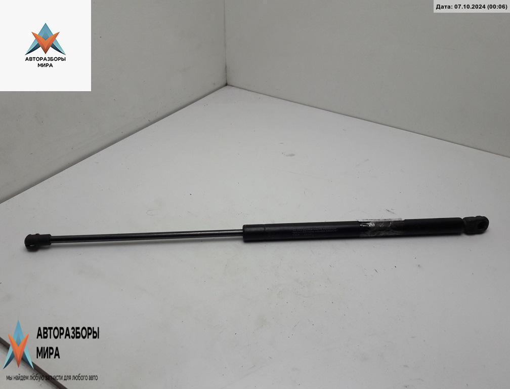 амортизатор крышки багажника (3-5 двери) Volkswagen Passat B5 1999, 1.9 л., дизель, МКПП, синий, универсал, 1J6827550 - фото №1