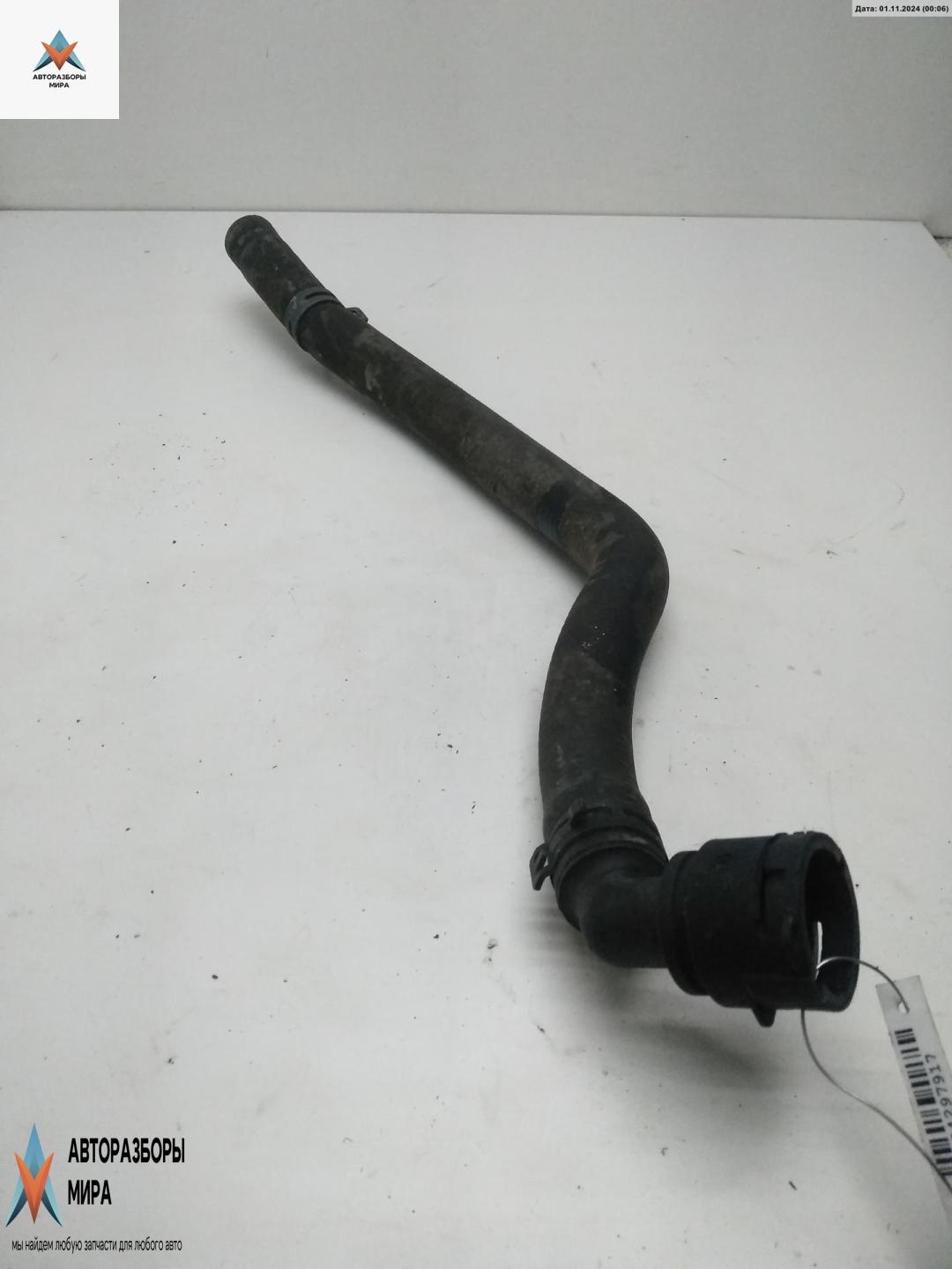 патрубок (трубопровод, шланг) Volkswagen Golf 4 поколение 1999, 1.4 л., бензин, МКПП, чёрный, хетчбэк 3 дв. - фото №1