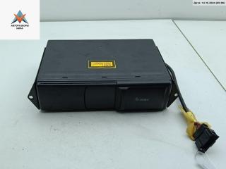 CD-чейнджер Volkswagen Golf 4 поколение 1999, 1.4 л., бензин, МКПП, красный, хетчбэк 5 дв.