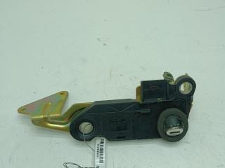 Личинка замка багажника Volkswagen Passat B5 [рестайлинг] 2001, 2.3 л., бензин, МКПП, красный, универсал, 3B9827297A