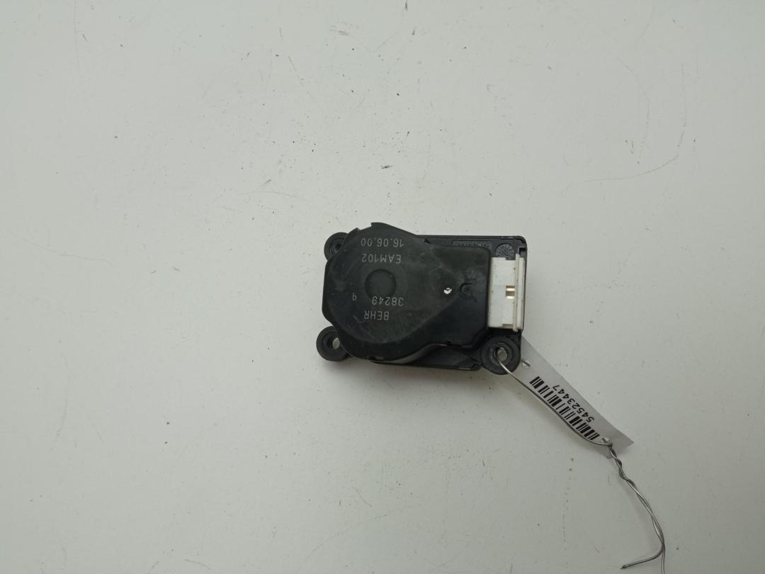 моторчик заслонки печки Volvo V70 2001, 2.4 л., бензин, МКПП, синий, универсал, 38249