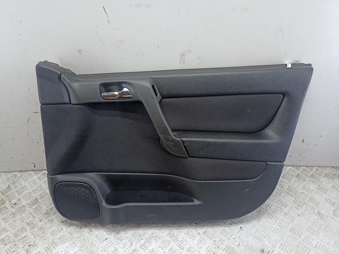 обшивка двери передняя правая Opel Astra G 1999, 1.6 л., бензин, МКПП, красный, хетчбэк 5 дв.