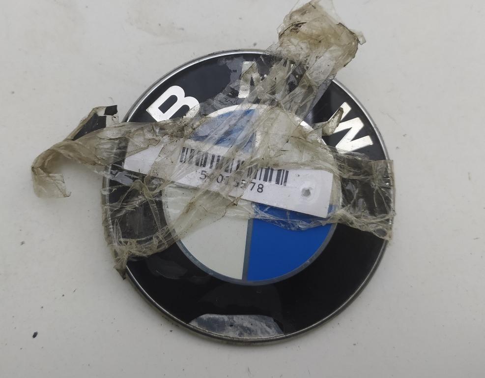 эмблема BMW 3 E46 2002, 1.8 л., бензин, МКПП, чёрный, хетчбэк 3 дв., 8203864