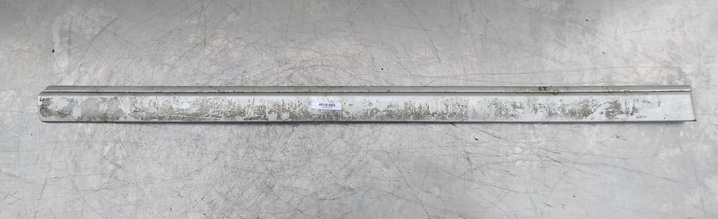 молдинг двери передней правой Audi A8 D2/4D 1996, 4.2 л., бензин, АКПП, серый, седан - фото №1