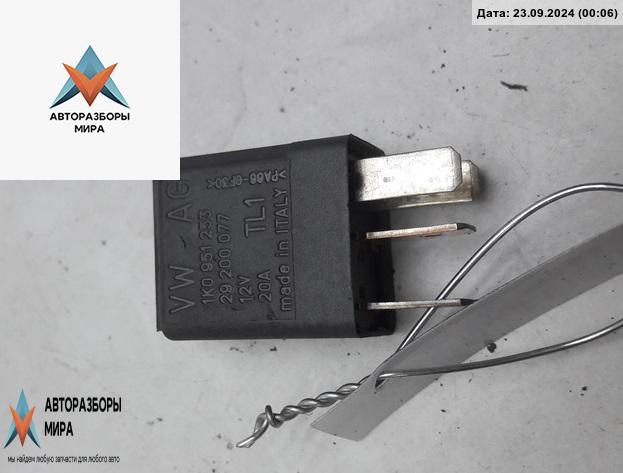 реле (прочие) Volkswagen Passat B6 2007, 2.0 л., дизель, МКПП, серый, универсал, 449 - фото №1