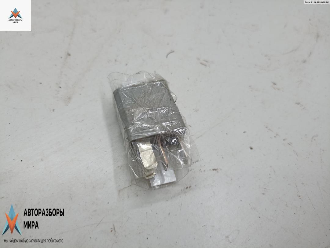 реле (прочие) Opel Zafira 2 поколение (B) 2005, 1.9 л., дизель, МКПП, чёрный, минивэн, 13100504 - фото №1