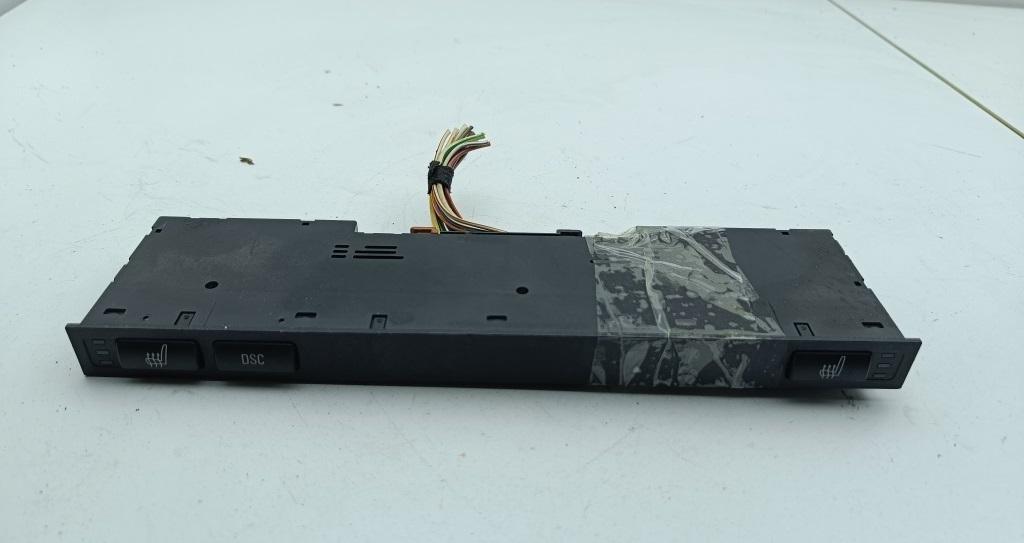 кнопка обогрева сидений BMW 5 E39 2001, 2.2 л., бензин, МКПП, серый, универсал, 8373772