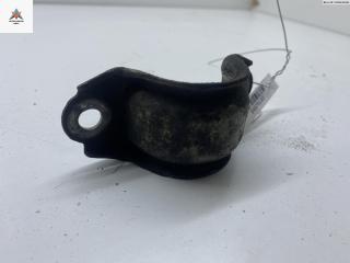 крепление стабилизатора / втулки стабилизатора Audi A6 4B/C5 [рестайлинг] 2003, 2.4 л., бензин, АКПП, серый, универсал, 4D0411336D