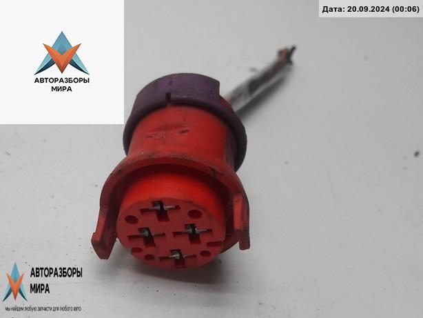 разъем (фишка) проводки Volkswagen Passat B5 1998, 2.3 л., бензин, МКПП, чёрный, универсал, 813971959 - фото №1