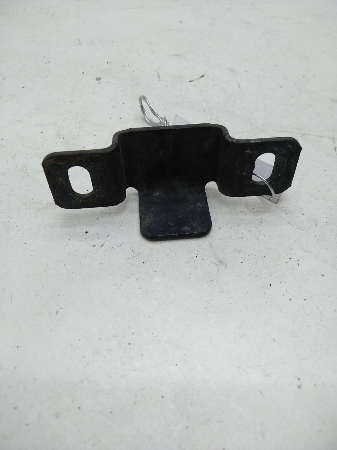 кронштейн (крепление) Volkswagen Passat B5 1998, 1.8 л., бензин, МКПП, серый, универсал, 4D0280427
